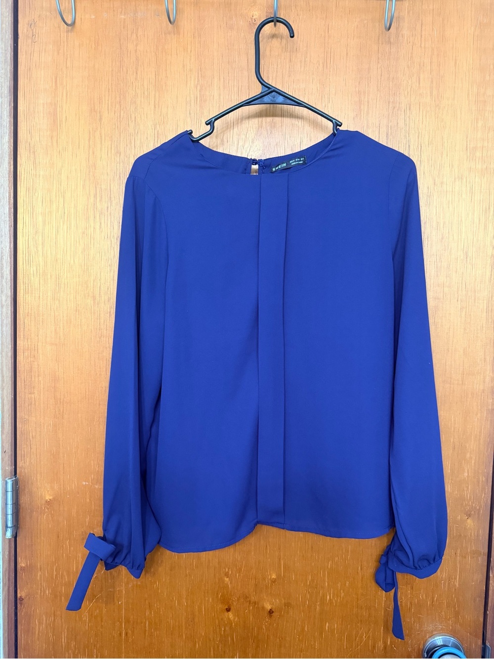 Women's Long-Sleeve Blue Tie-Cuff Blouse